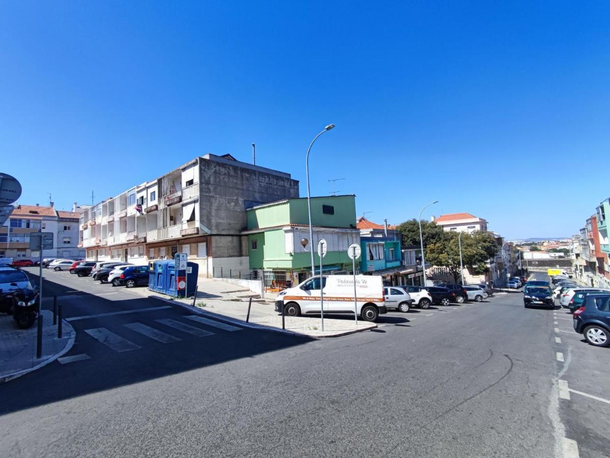 Lisbon Traditional T2 With Balcony In Damaia, Lisbon Amadora Exterior photo