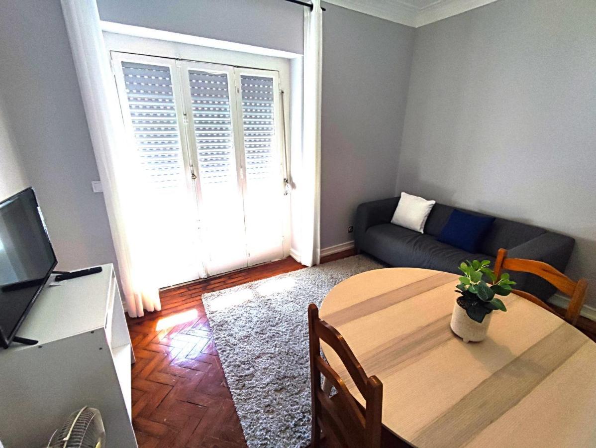 Lisbon Traditional T2 With Balcony In Damaia, Lisbon Amadora Exterior photo